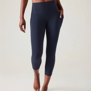 Athleta Salutation Stash Capri